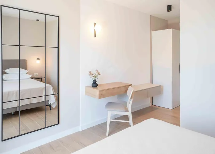 10 Apartment *