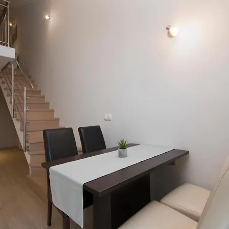 Apartment 10