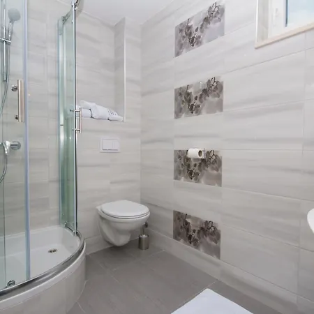 Apartment 10 *