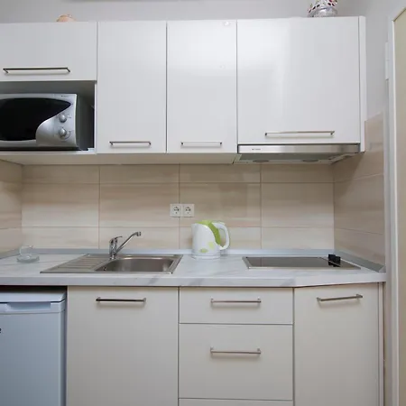 10 Apartment *