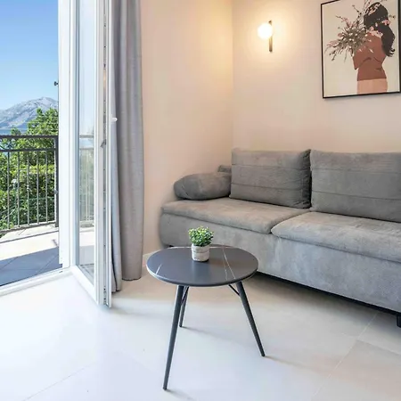 10 Apartment *