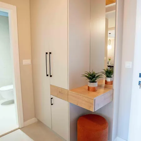 10 Apartment