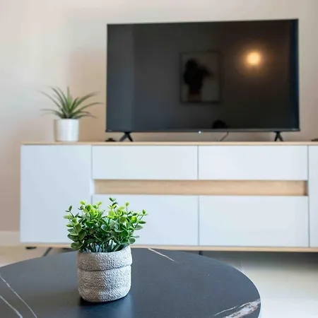 Apartment 10