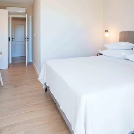 Apartment 10 *