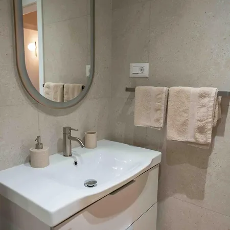 10 Apartment *