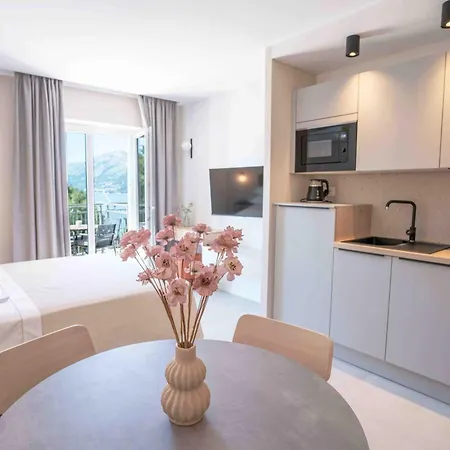 10 Apartment *