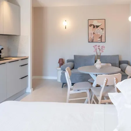 Apartment 10