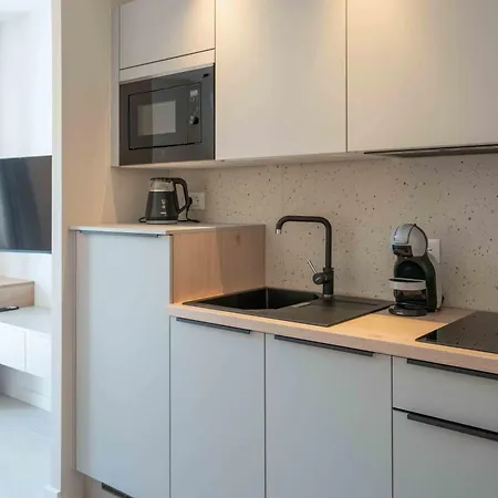 Apartment 10